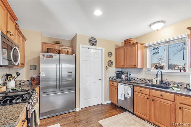 Builiding view seventeen for 23605 North Park, New Boston, MI. 48164