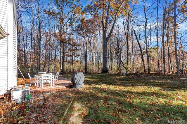 Builiding view thirty seven for 23605 North Park, New Boston, MI. 48164