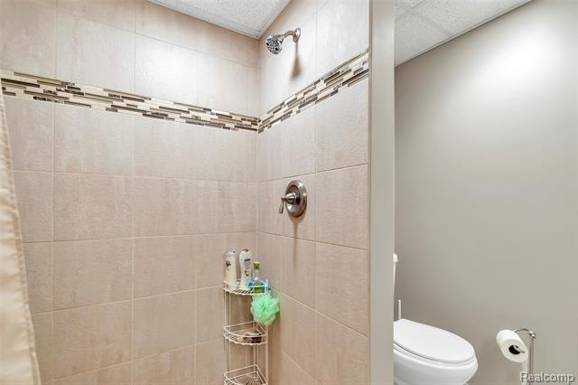 Builiding view twenty nine for 23605 North Park, New Boston, MI. 48164