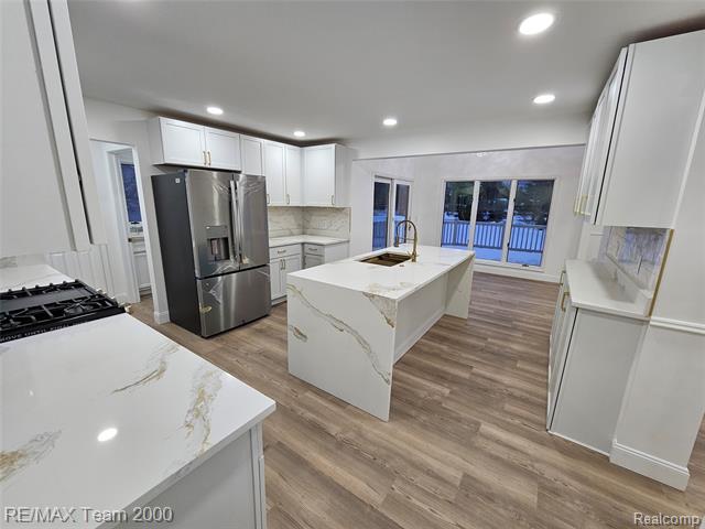 Builiding view twenty eight for 23237 Evan N, New Boston, MI. 48164