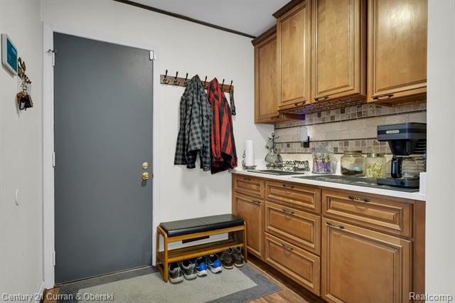 Builiding view fifteen for 21539 Deerfield, Trenton, MI. 48183