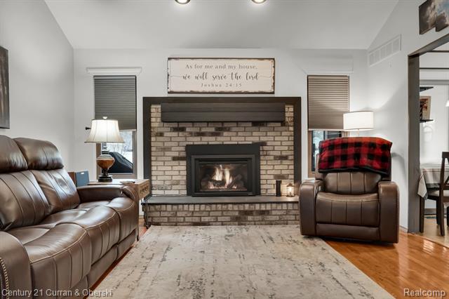 Builiding view five for 21539 Deerfield, Trenton, MI. 48183