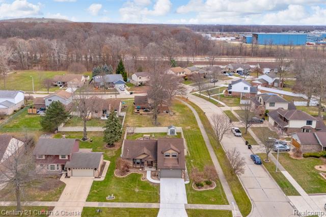 Builiding view forty one for 21539 Deerfield, Trenton, MI. 48183