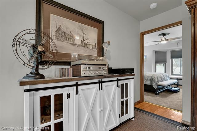 Builiding view sixteen for 21539 Deerfield, Trenton, MI. 48183