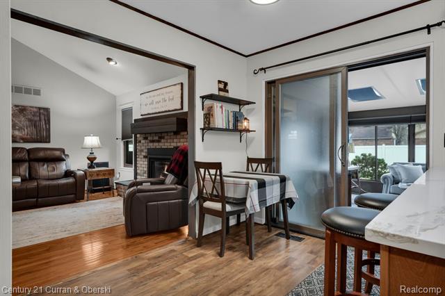 Builiding view thirteen for 21539 Deerfield, Trenton, MI. 48183