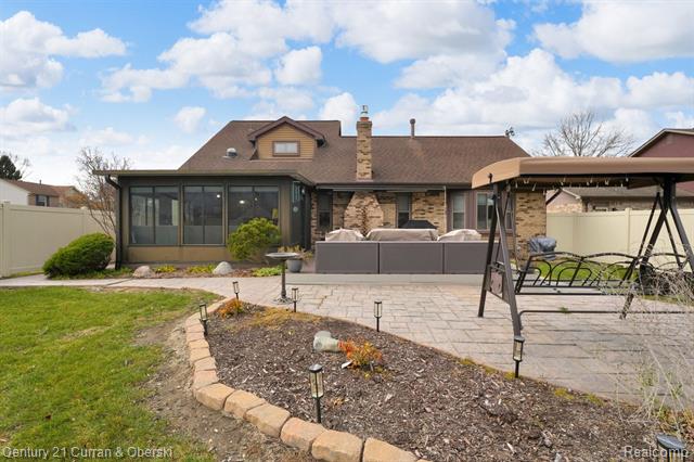 Builiding view thirty eight for 21539 Deerfield, Trenton, MI. 48183