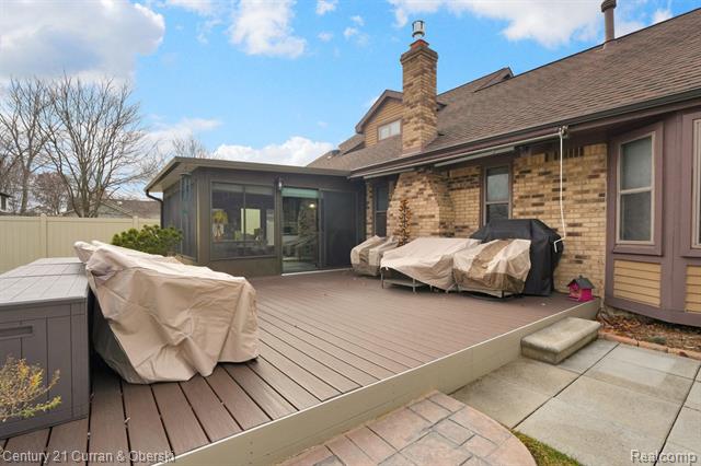 Builiding view thirty nine for 21539 Deerfield, Trenton, MI. 48183