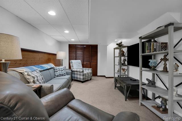 Builiding view twenty eight for 21539 Deerfield, Trenton, MI. 48183