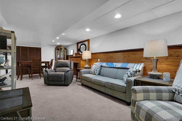 Builiding view twenty nine for 21539 Deerfield, Trenton, MI. 48183