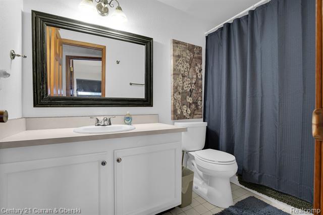 Builiding view twenty six for 21539 Deerfield, Trenton, MI. 48183