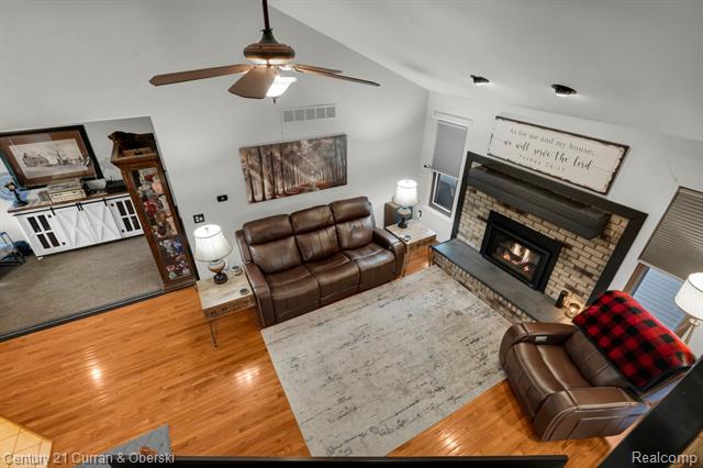 Builiding view twenty three for 21539 Deerfield, Trenton, MI. 48183