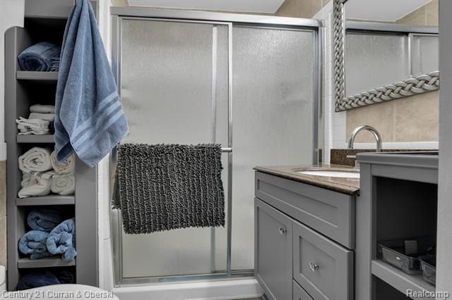 Builiding view twenty for 21539 Deerfield, Trenton, MI. 48183