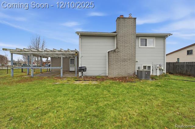 Builiding view twenty three for 21231 Tiffany, Trenton, MI. 48183