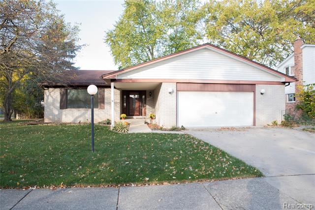 front view for 21664 Hall, Trenton, Mi. 48183