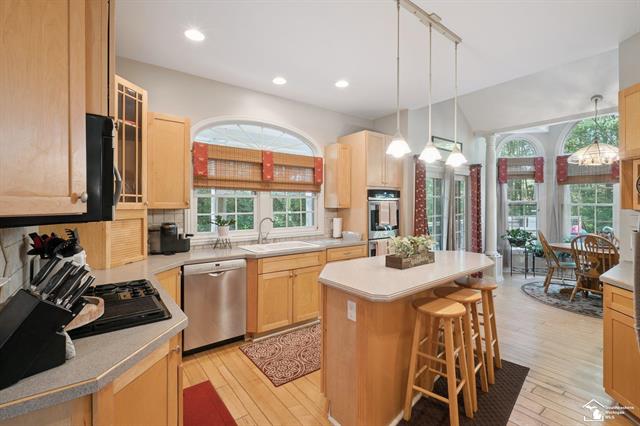 Builiding view twenty for 20340 Wahrman, New Boston, MI. 48164