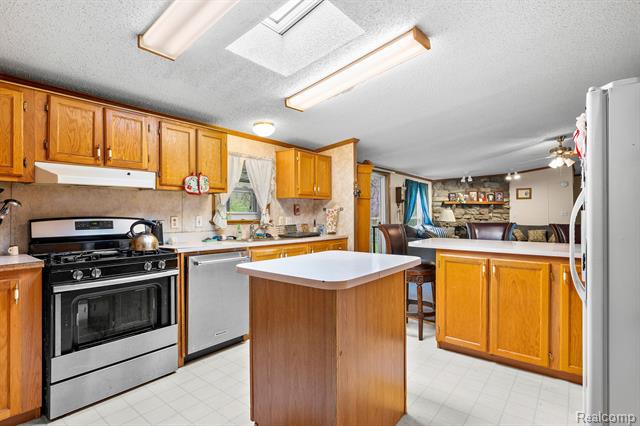 Builiding view fifteen for 19074 Sumpter, Belleville, MI. 48111