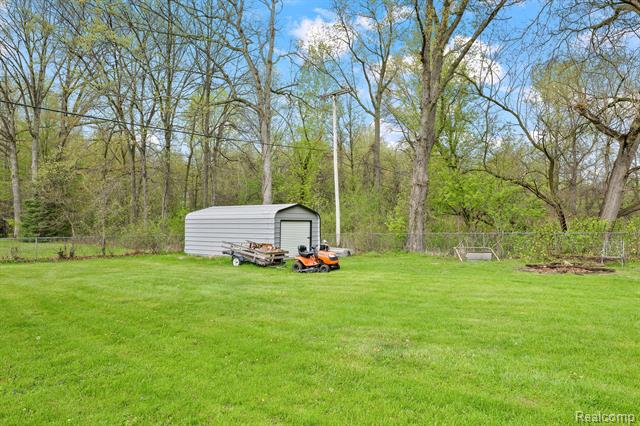 Builiding view five for 19074 Sumpter, Belleville, MI. 48111