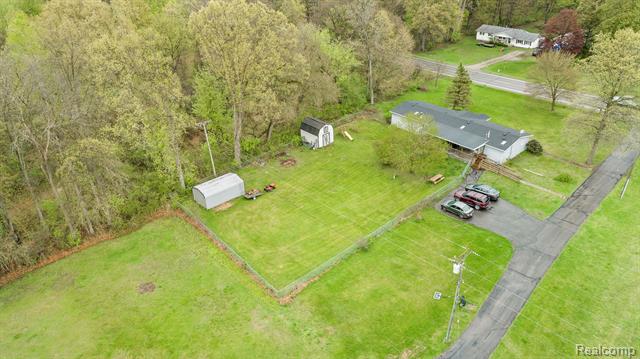 Builiding view seven for 19074 Sumpter, Belleville, MI. 48111