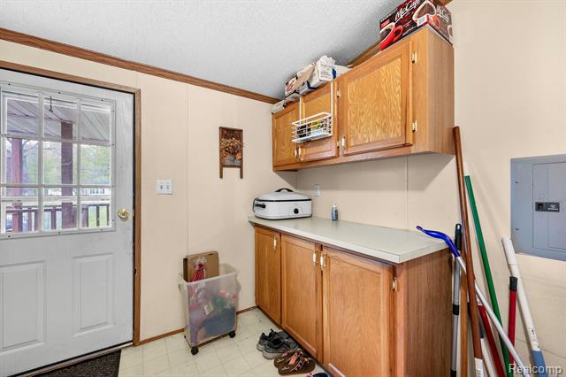 Builiding view seventeen for 19074 Sumpter, Belleville, MI. 48111