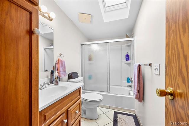 Builiding view twenty seven for 19074 Sumpter, Belleville, MI. 48111