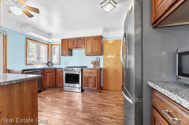 Builiding view nine for 18185 Hannan, New Boston, MI. 48164