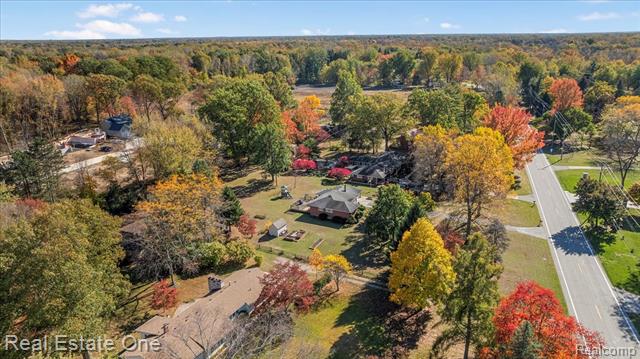 Builiding view thirty for 18185 Hannan, New Boston, MI. 48164