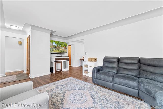 Builiding view two for 18185 Hannan, New Boston, MI. 48164