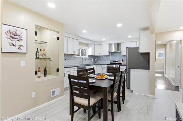 Builiding view eleven for 17901 Inkster, Romulus, MI. 48174