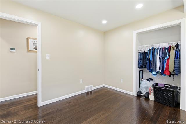 Builiding view nineteen for 17901 Inkster, Romulus, MI. 48174