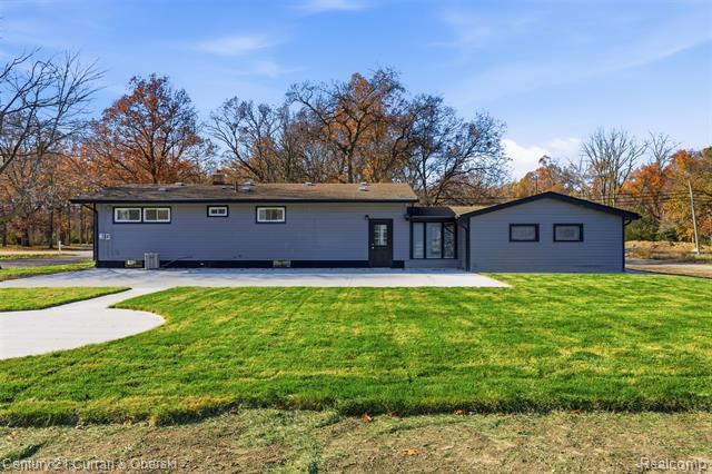 Builiding view thirty three for 17901 Inkster, Romulus, MI. 48174