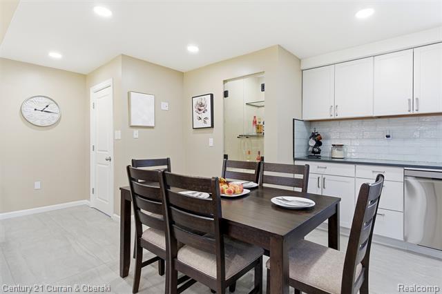 Builiding view twelve for 17901 Inkster, Romulus, MI. 48174