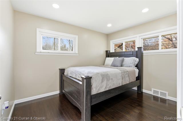 Builiding view twenty one for 17901 Inkster, Romulus, MI. 48174