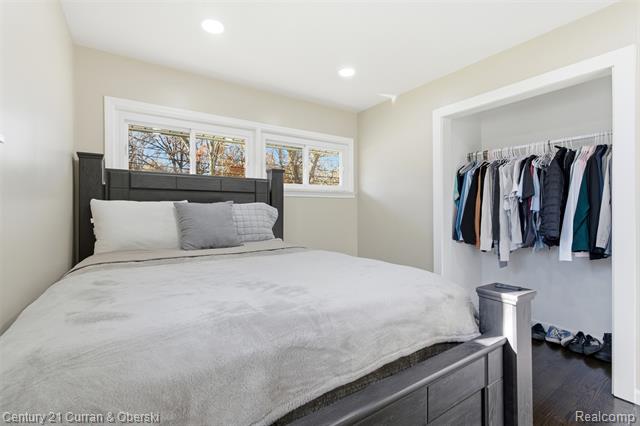 Builiding view twenty two for 17901 Inkster, Romulus, MI. 48174