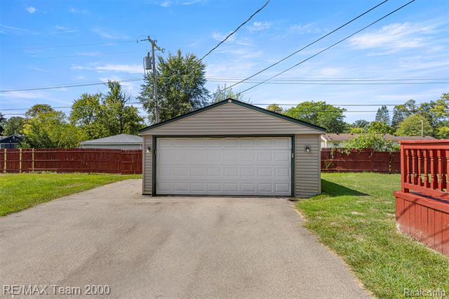 Builiding view forty one for 16110 Farnum, Romulus, MI. 48174