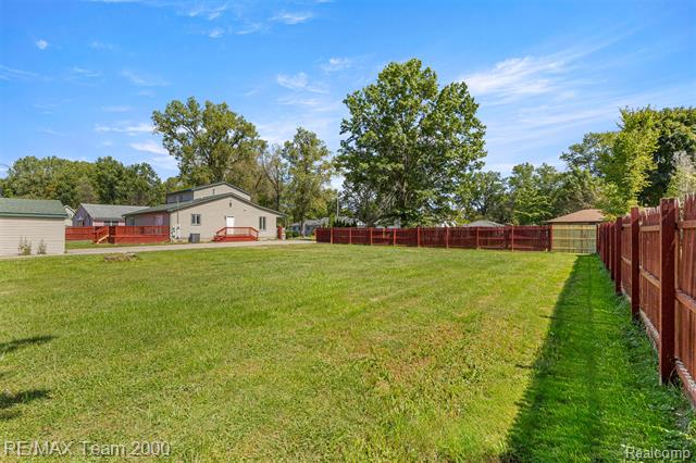 Builiding view forty three for 16110 Farnum, Romulus, MI. 48174