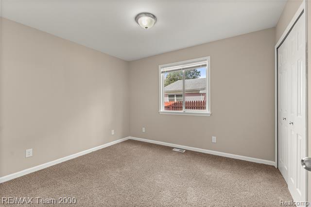 Builiding view ten for 16110 Farnum, Romulus, MI. 48174