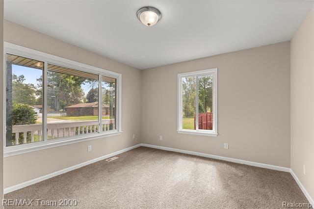 Builiding view thirteen for 16110 Farnum, Romulus, MI. 48174