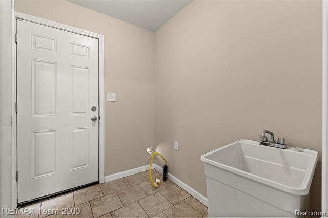 Builiding view thirty six for 16110 Farnum, Romulus, MI. 48174