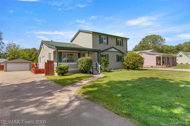 Builiding view three for 16110 Farnum, Romulus, MI. 48174