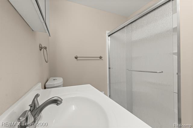 Builiding view twelve for 16110 Farnum, Romulus, MI. 48174