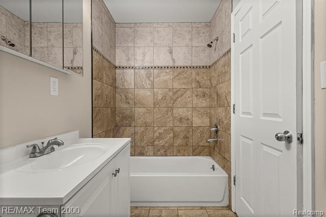 Builiding view twenty eight for 16110 Farnum, Romulus, MI. 48174