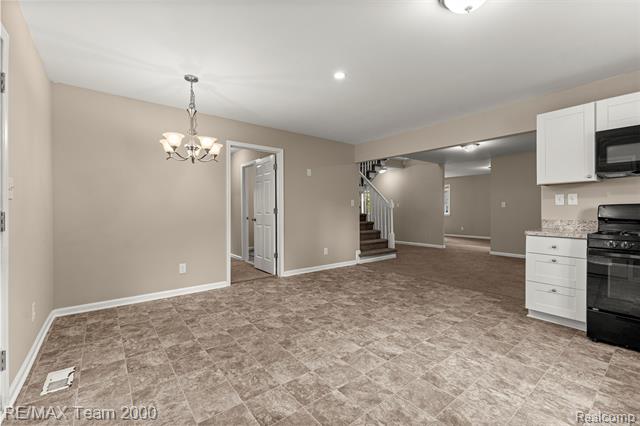 Builiding view twenty four for 16110 Farnum, Romulus, MI. 48174