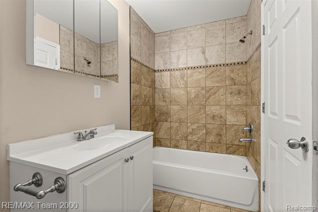 Builiding view twenty seven for 16110 Farnum, Romulus, MI. 48174