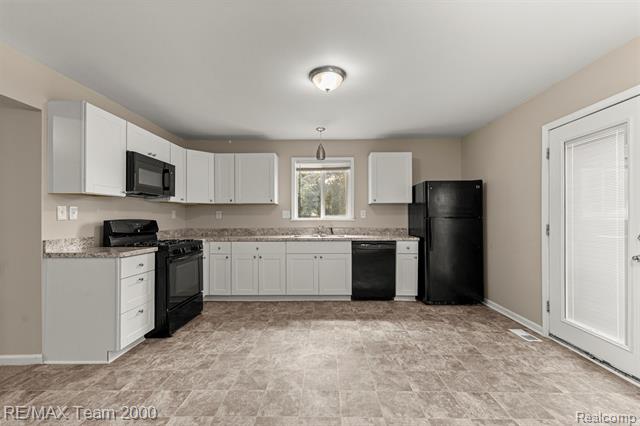 Builiding view twenty for 16110 Farnum, Romulus, MI. 48174