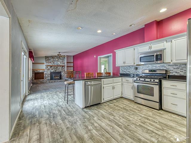 Builiding view one for 15601 Bak, Belleville, MI. 48111