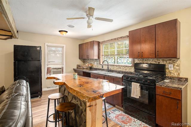 Builiding view eight for 26776 Nelson, Romulus, MI. 48174