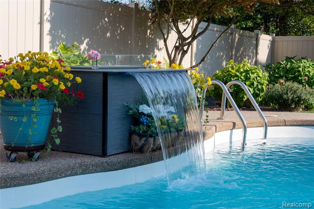 Builiding view eighty five for 15861 Humphrey, Southgate, MI. 48195