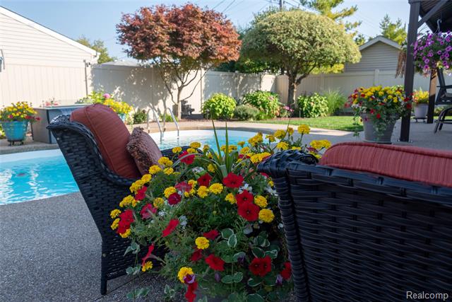 Builiding view eighty four for 15861 Humphrey, Southgate, MI. 48195