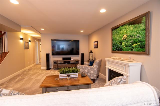 Builiding view fifty seven for 15861 Humphrey, Southgate, MI. 48195