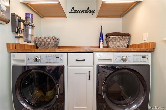 Builiding view fifty for 15861 Humphrey, Southgate, MI. 48195